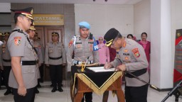 Kapolres Pimpin Sertijab 2 Kasat Dan 3 Kapolsek Jajaran Polres Metro Jakarta Timur.