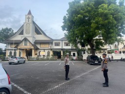 Polres Bandara Lakukan Pengamanan Giat Ibadah Minggu di Gereja Ekklesia Tuban