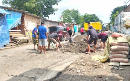 Warga RW 10 Kelurahan Kapuk,Sangat Senang Punya RW Mau Memperhatikan Lingkungannya.
