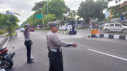 Polres Bandara Maksimalkan Pelayanan Masyarakat Dengan Pengaturan Lalu Lintas di Pagi Hari