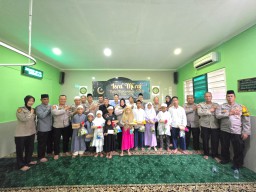 Polsek Jatinegara Gelar Peringatan Isra Mi'raj Dan Santunan Anak Yatim Dengan Nuansa Kekeluargaan.