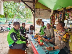 Bhabinkamtibmas Kelurahan Penggilingan Ingatkan Warga Soal Waspada Curanmor Dan Bahaya Judi Online.