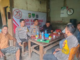 Polsek Cakung Gelar Ngopi Kamtibmas, Warga Sampaikan Keluhan Keamanan.