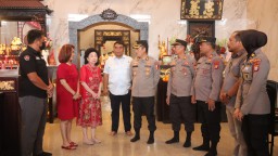 Wakapolres Metro Jakarta Timur Tinjau Kesiapan Pengamanan Perayaan Imlek Di Vihara Amurva Bhu