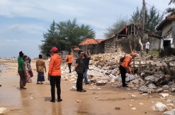 BPBD Kabupaten Sampang Bergerak Cepat, Survey Kejadian Tangkis Laut Di Banyuates