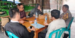 Polsek Pulogadung Berikan Himbauan Kamtibmas Pada Kunjungan ke Kediaman RW 009 Rawamangun