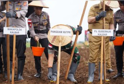 Pangdam XII/Tpr : Dampingi Kapolda Kalbar, Launching Gerakan Tanam Jagung Serentak Satu Juta Hektar