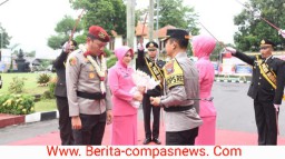 Tarian Blue Fire Sambut Kedatangan Kapolres Bondowoso Baru