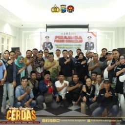 Kapolres Bangkalan dan PJU Polres Bangkalan Adakan Giat "Priramida" Ngopi Bareng Bersama Awak Media