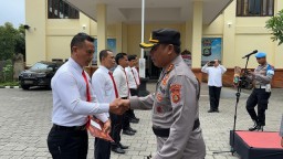 Kapolres Bandara Pimpin Apel Hari Kesadaran Nasional dan Berikan Penghargaan Kepada Personel