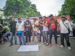 Jaringan Anti Rasuah Jawa Timur Gelar Aksi Demonstrasi Jilid 2 di Polda Jatim