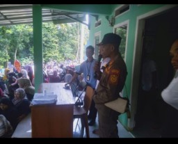 Pembagian PKH dan Sembako di Kecamatan Cimanggu 