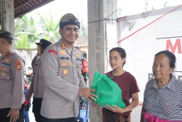 Polres Klungkung Laksanakan Program Minggu Kasih Ajak Jaga Kamtibmas di Gelogor