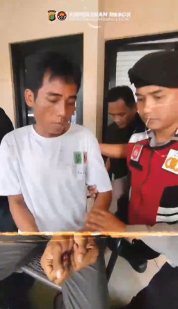 Maling HP Jamaah Diciduk Bhabin Polres Pelabuhan Priok Yang Sedang Jumat Berkah.