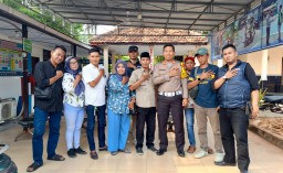 Kasat Lantas Menyambut Hangat Kunjungan Sejumlah Rekan Media dari Surabaya di Satpas SIM Polres Sampang