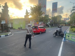 Polres Bandara Ngurah Rai Maksimalkan Pelayanan Dengan Pengaturan Lalu Lintas di Pagi Hari