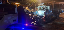 Dua Pengemudi Truk Alami Luka Ringan, Kecelakaan di Tanah Merah Bangkalan