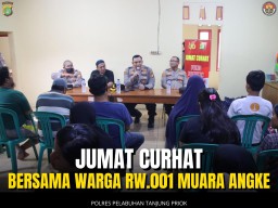 Kapolres Pelabuhan Tj Priok, Jumat Curhat Dan Berikan Sembako.