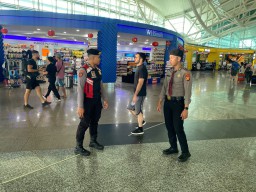 Pam Obvit Polres Bandara Ngurah Rai Berikan Pelayanan Prima kepada Pengguna Jasa Bandara