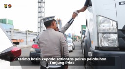 Jumat Berkah, Satlantas Polres Pelabuhan Tj Priok, Berbagi Makan Gratis.