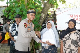 Polres Klungkung Gelar Minggu Kasih di Toyapakeh