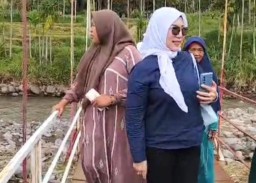 Wakil Ketua DPRD Probolinggo Tinjau Lokasi Banjir di Dusun Klembun Barat, Soroti Kerusakan Jembatan dan Sawah Warga