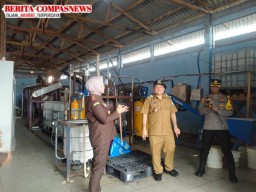 Tingkatkan Nilai Ekonomi Konsumsi ke Industri, PJ Bupati Gencar Kembangkan Produksi Garam