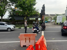Polres Bandara Ngurah Rai Maksimalkan Pelayanan Dengan Pengaturan Lalu Lintas di Pagi Hari