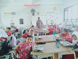 Polsek Ciracas Amankan Pemberian Makanan Bergizi Gratis Di Wilayah Susukan.