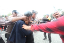Demo Mahasiswa di DPRD Jatim, Oknum Polrestabes Diperiksa Propam Polda Jatim