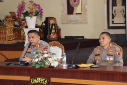 Personel Polresta Denpasar Terima Arahan Tim Pensatwil Divisi Humas Polri