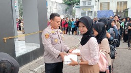 Berbagi Kebahagiaan Di Hari Jumat Yang Mulia.