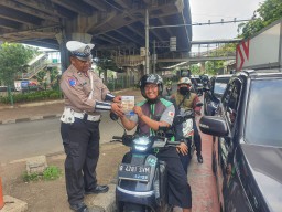 Sosialisasi Kamseltibcarlantas Dalam Rangka Operasi Keselamatan Jaya 2025 Di Jatinegara.
