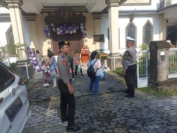 Polres Bandara Lakukan Pengamanan Giat Ibadah Minggu di Gereja Ekklesia, Tuban
