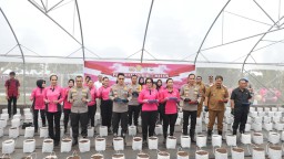 Serentak! Polri Laksanakan Launching Penguatan Program Pekarangan Pangan Lestari
