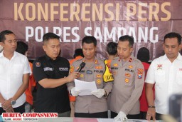 Konferensi Pers Polres Sampang, Tersangka Curanmor Gagal Beraksi di Pasar Tambelangan Sampang