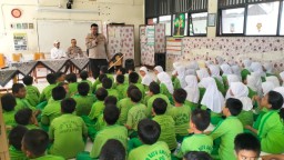 Polisi Berikan Penyuluhan Kenakalan Pelajar Di SDN 12 Batu Ampar: Mewujudkan Generasi Tangguh dan Bertanggung Jawab.