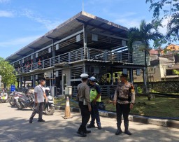 Personil Polres Bandara Ngurah Rai Sisir Tempat Parkir, Antisipasi Curanmor