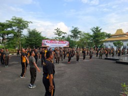 Kepolisian Polres Sampang dan TNI Lakasanakan Gelar plh t Sehat Bareng,  di Mapolres Sampang