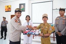 Polres Klungkung Laksanakan Jumat Curhat di SMA Negeri 1 Dawan