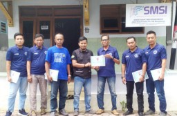 21 Wartawan Muda Angkatan 16 Terima Kartu UKW dan Sertifikat Dewan Pers di Kantor SMSI Bondowoso