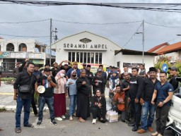 Aliansi Madura Indonesia Bagikan 1.000 Paket Takjil di Serambi Ampel