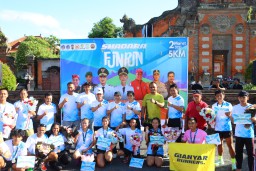 Kapolres Klungkung Berpartisipasi Dalam Smadara Fun Run