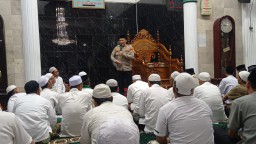 Kapolsek Cipayung Gelar Sholat Tarawih Keliling, Bangun Sinergi Dengan 3 Pilar Dan Warga.