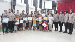 Polri Gelar Trauma Healing Untuk Anak - Anak Korban Banjir Di Jakarta Timur, Fokus Pada Pemulihan Psikologis.