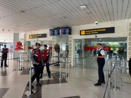 Polres Bandara Ngurah Rai Lakukan Pengamanan, Pastikan Kenyamanan Penumpang