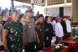 Kapolres Klungkung Hadiri Serah Terima Jabatan Penyampaian Sambutan Bupati Klungkung Masa Jabatan 2025-2030