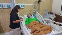 "Vanguard Peduli Sesama, Jenguk Ketua AWS di RS Soewandi"
