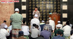 Polda Metro Jaya Gelar Sholat Jumat Keliling,Perkuat Silaturahmi Dengan Masyarakat Di Matraman.