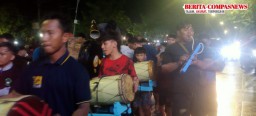 Jelang Saur, Warga Sampang di Hibur Kesenian Musik Daul Combo